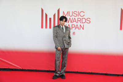 「MUSIC AWARDS JAPAN 2026」のレッドカーペットに登場した中島健人