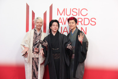 「MUSIC AWARDS JAPAN 2026」のレッドカーペットにサプライズ登場したMrs. GREEN APPLE