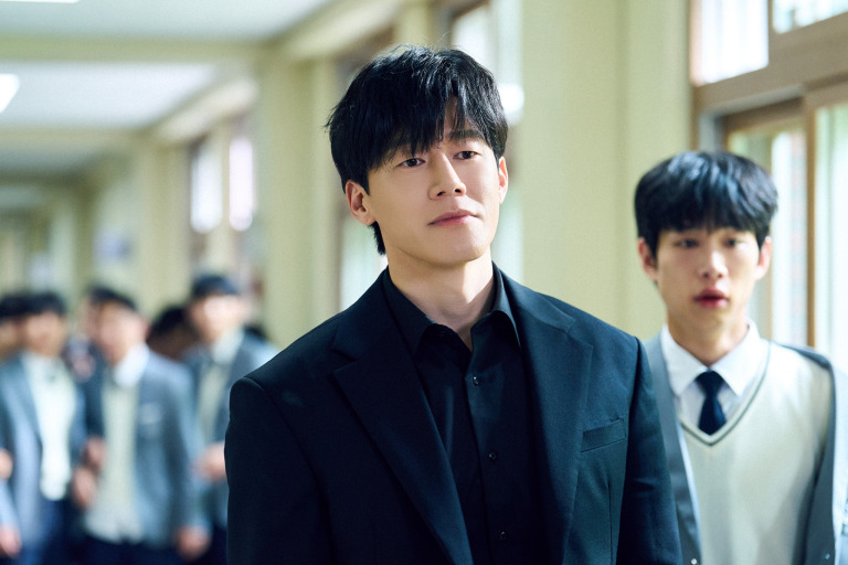 「鉄槌教師」現代社会の病をぶん殴る！ 韓国Netflixの新ヒット作　連載第11回　観たいものが多すぎる～稲垣貴俊の配信時評