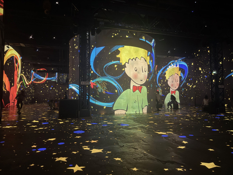 ゴッホを見に行ったら、星の王子さまがいた。パリのイマーシブ美術館は涼しくて子連れにお勧め