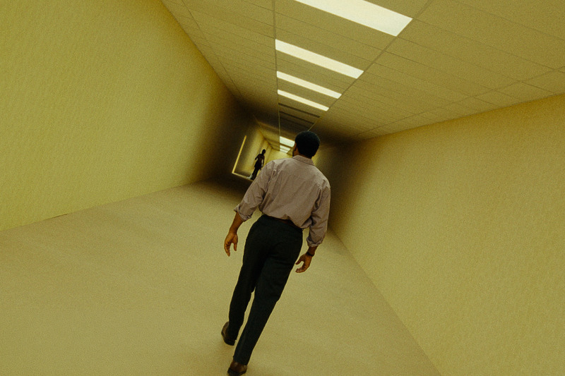 映画『バックルームズ』21歳の若き天才監督、原点のYouTubeを語る　連載第22回　観たいものが多すぎる～稲垣貴俊の配信時評